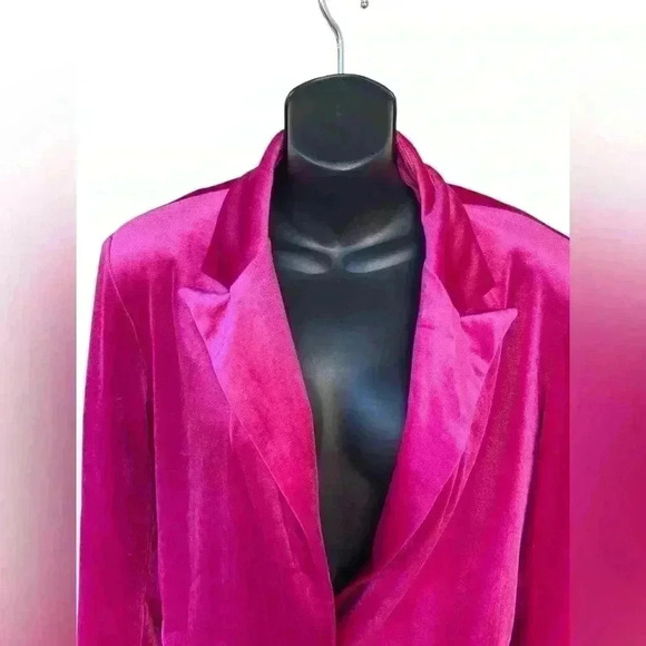 ENTRO women’s fucsia Velvet blazer pockets at side and button front closure.sz M - Picture 7 of 9